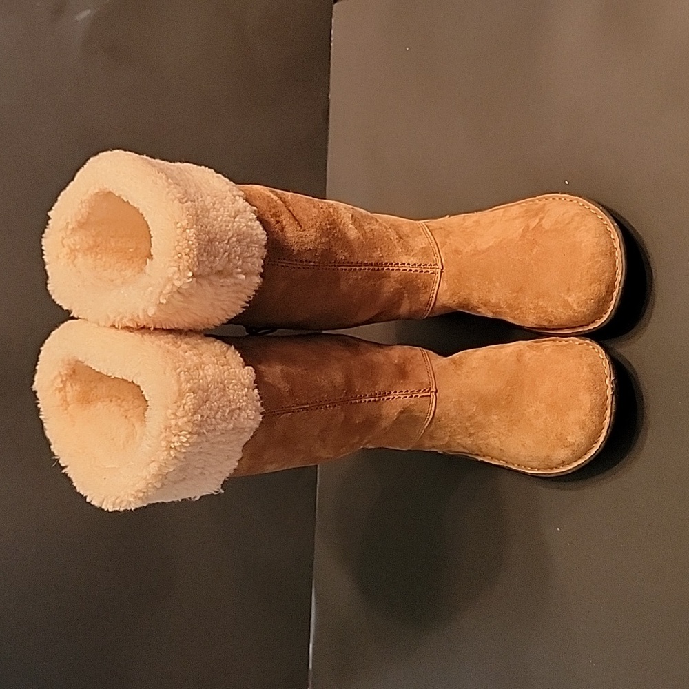 Ugg Karyn Cuff Sheepskin Boot, Tan, Euc. Size 8 - image 2